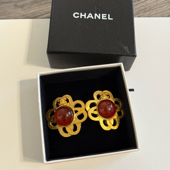 Chanel Vintage Gold CC Logo Red Gripoix Clip On Statement Earrings - Picture 1 of 12